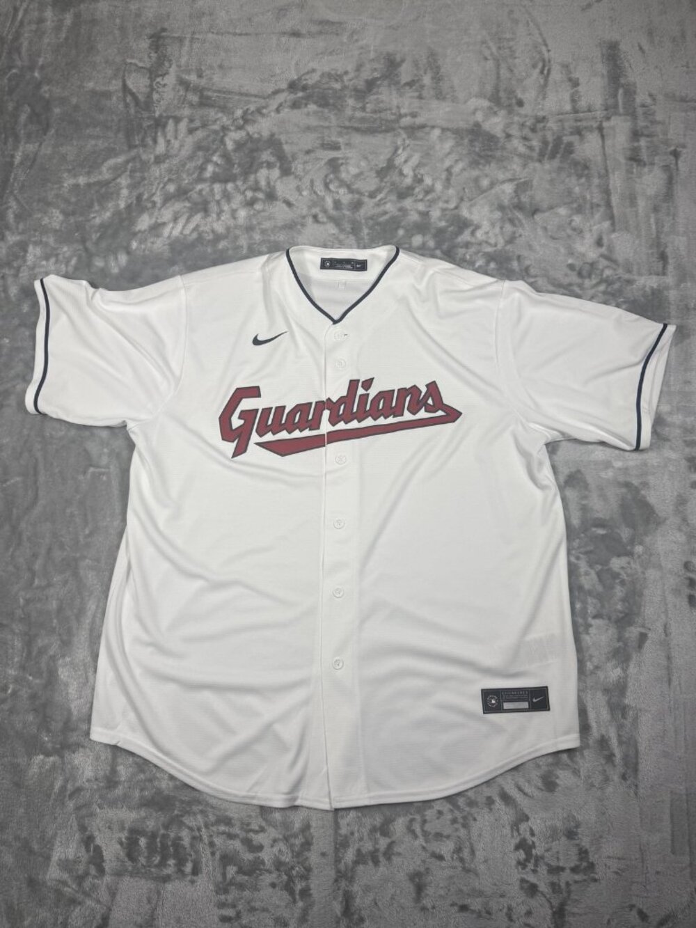 Cleveland Guardians Jersey Men's XL White Red MLB Baseball Nike Home Button